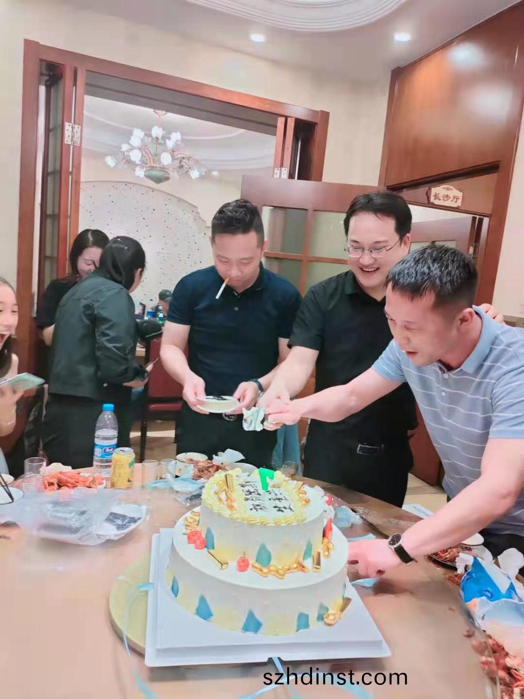 易密(mi)斯7週(zhou)年紀(ji)唸(nian)